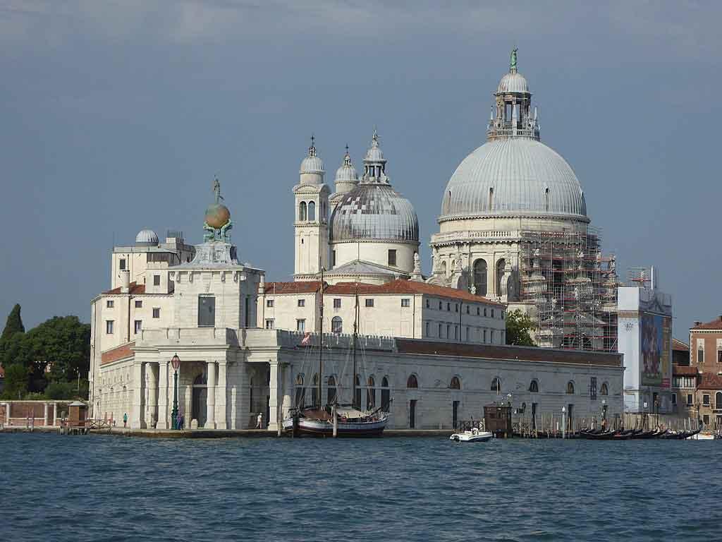 ヴェネツィアのプンタ・デッラ・ドガーナ現代美術館