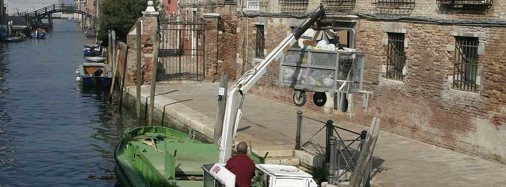 How to manage waste in Venice